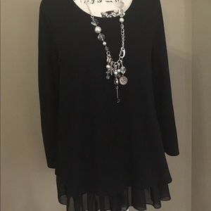 🎀Beautiful black ruffled tunic 🎀