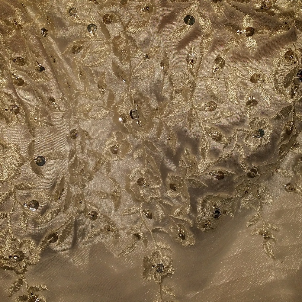 WEDDING DRESS - Picture 2 of 6