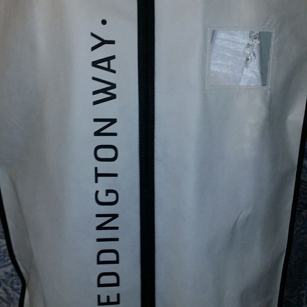 WEDDING DRESS - Picture 3 of 6