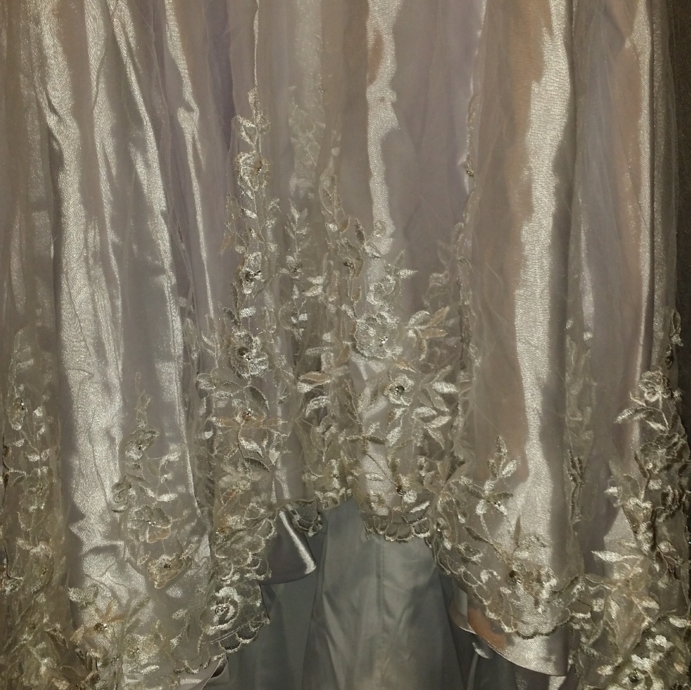 WEDDING DRESS - Picture 4 of 6
