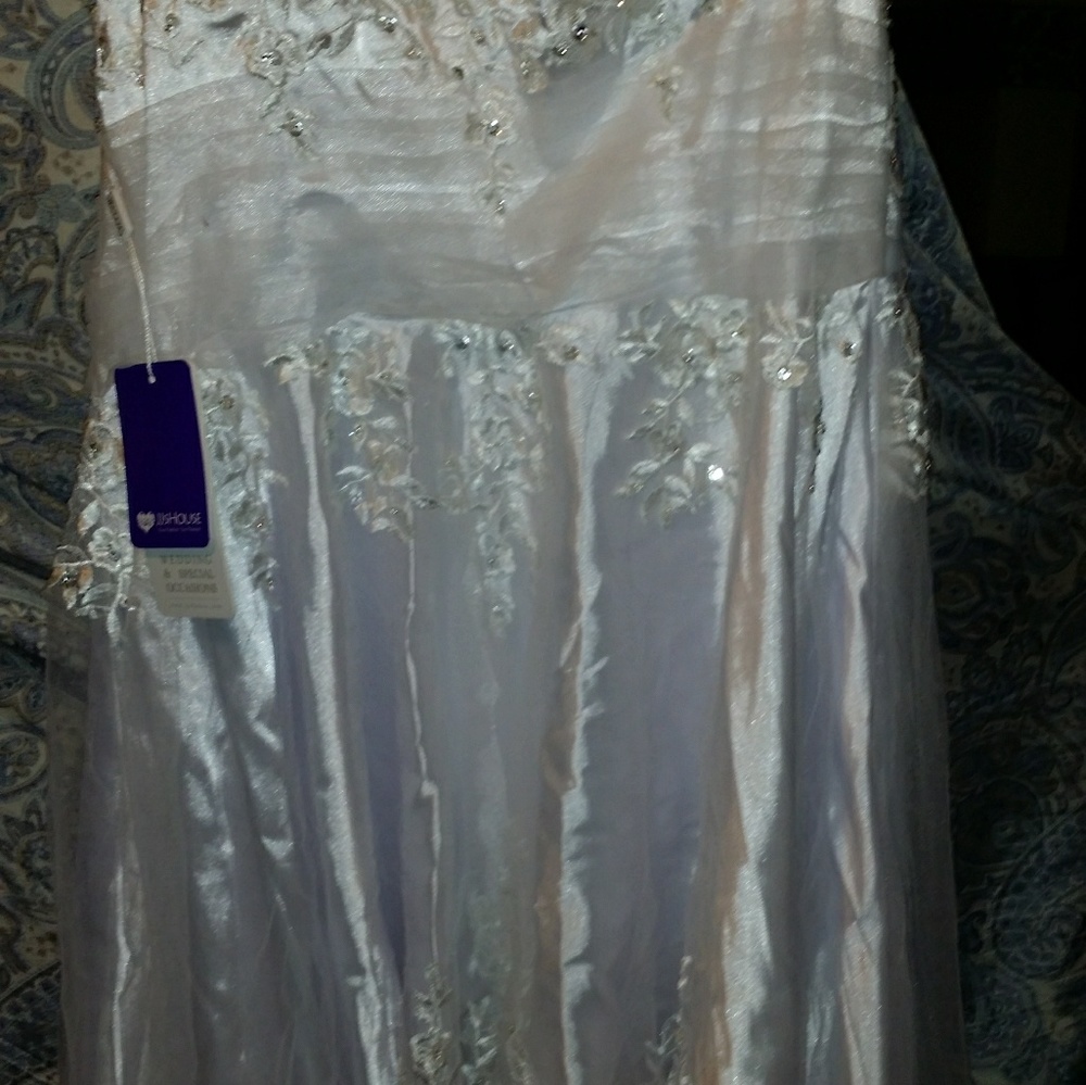 WEDDING DRESS - Picture 5 of 6