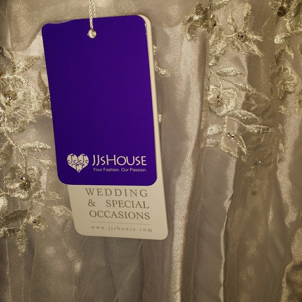WEDDING DRESS - Picture 6 of 6