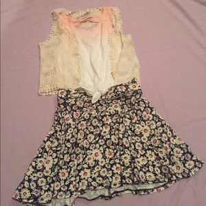 Forever 21 Daisy Floral Skater Skirt