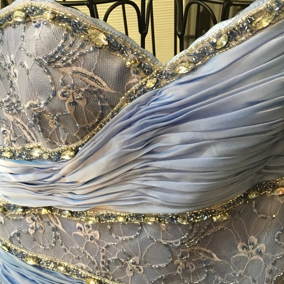 Dress - Picture 3 of 4