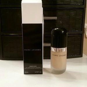 Marc Jacobs Remarkable Foundation in 26 Medium