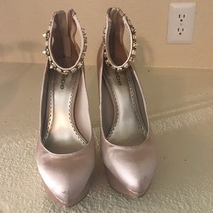 Gold sheen Bebe jeweled platform heels size 8