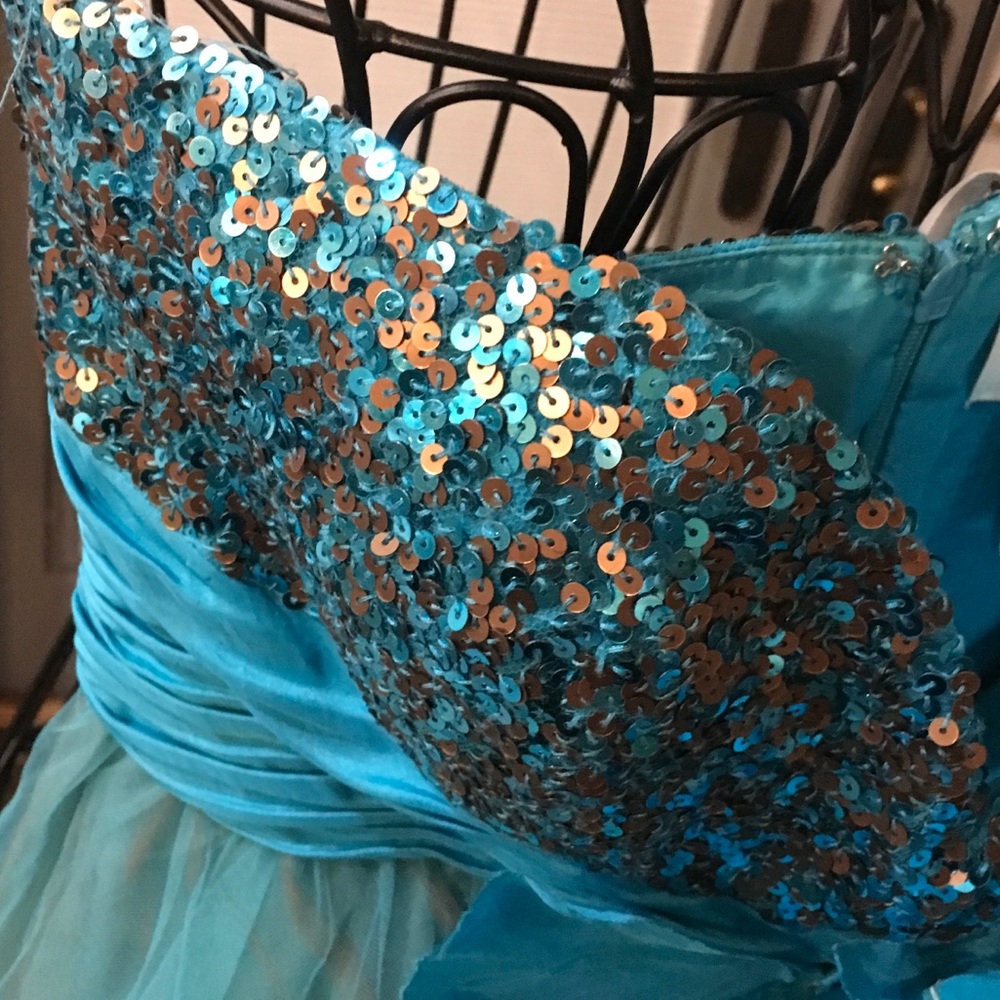 Dress - Picture 4 of 4