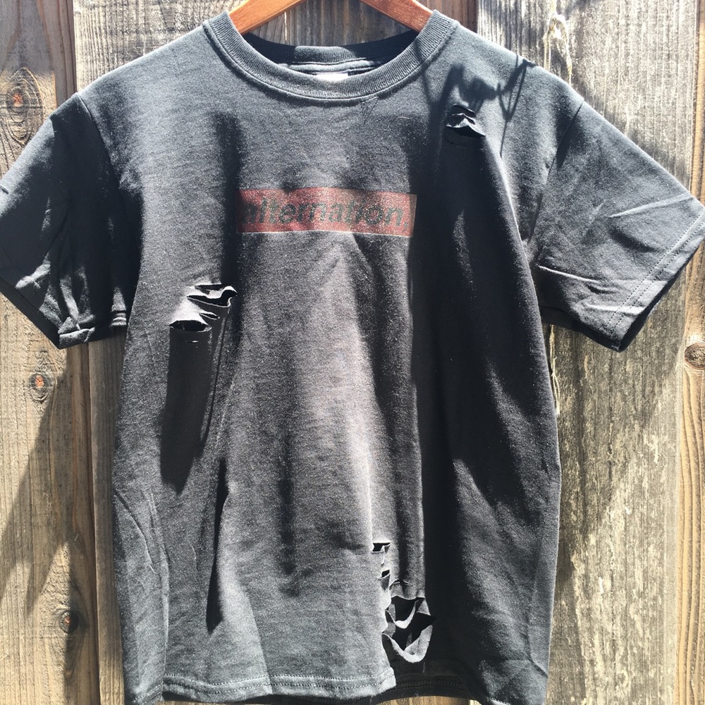 UNISEX Alternation Distressed Tee