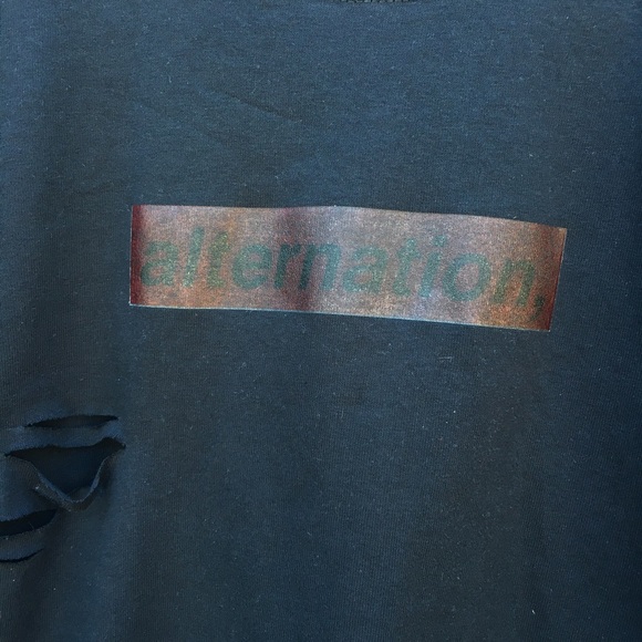 UNISEX Alternation Distressed Tee - Picture 3 of 4