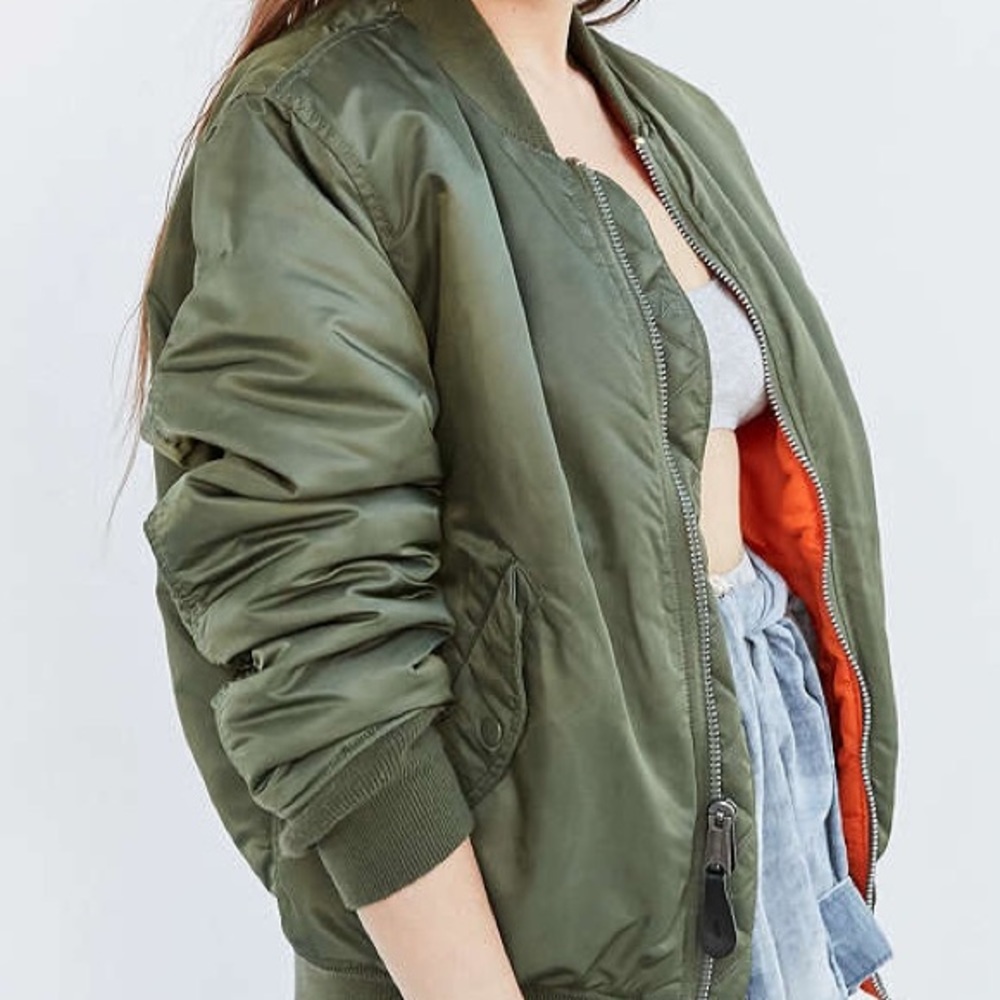 Alpha Industries Bomber Jacket in Olive