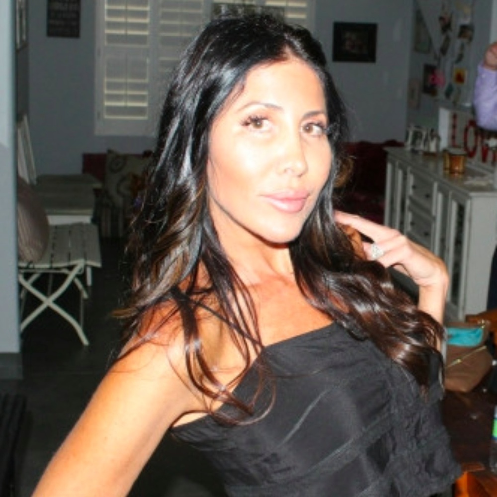 Meet Your Posher, Niki!!! - Picture 5 of 5