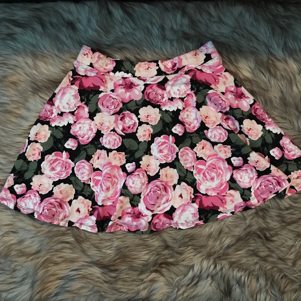 FOREVER 21 FLORAL CIRCLE SKIRT