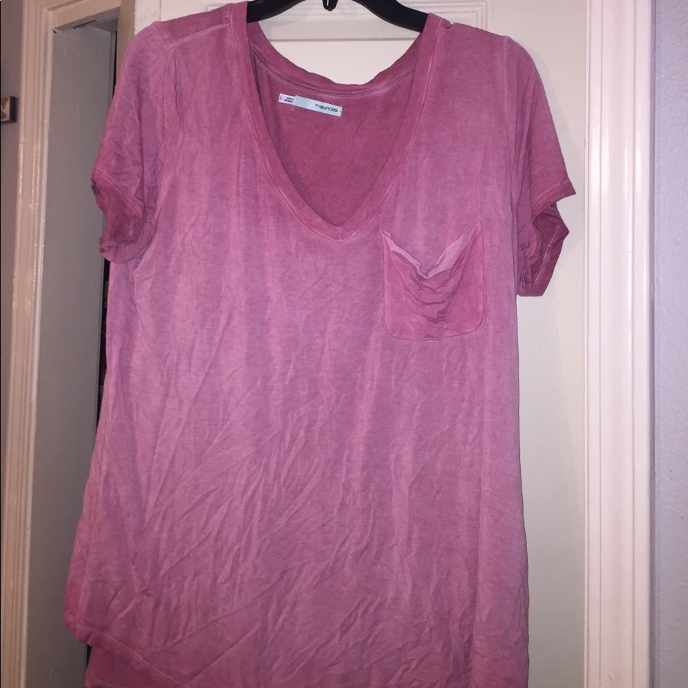 Super cute V neck tshirt