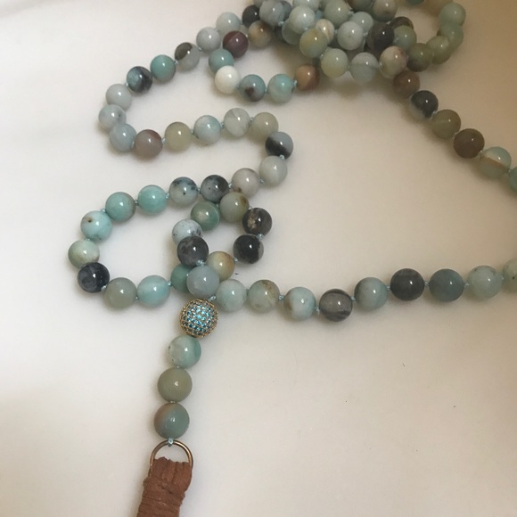 Beautiful beaded necklace with Suede tassel - Picture 2 of 3