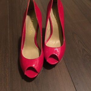 Brand new red heels size 6