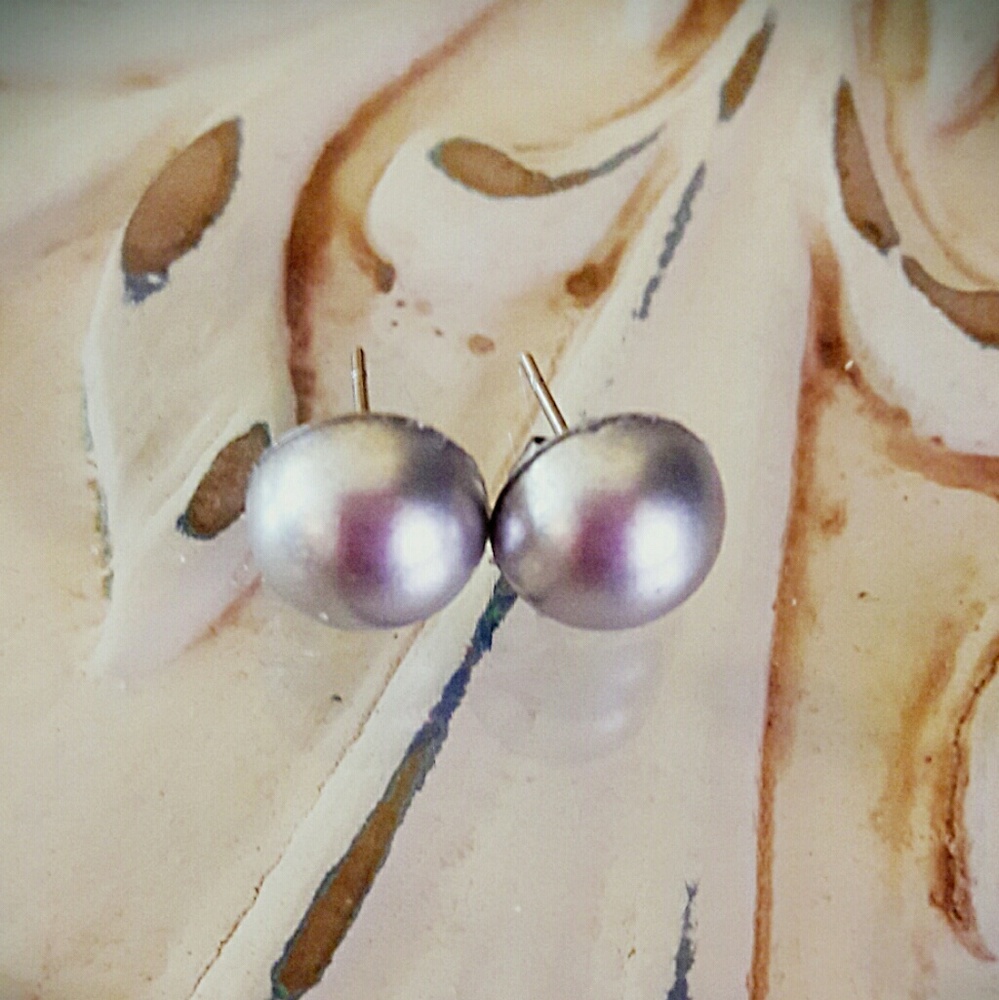 Silver pearl stud earrings
