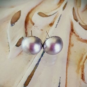 Silver pearl stud earrings