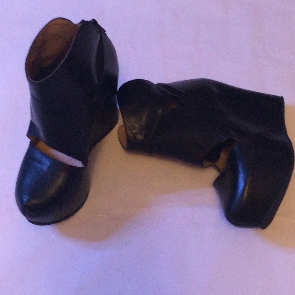 Leather Black. Wedged Shoes