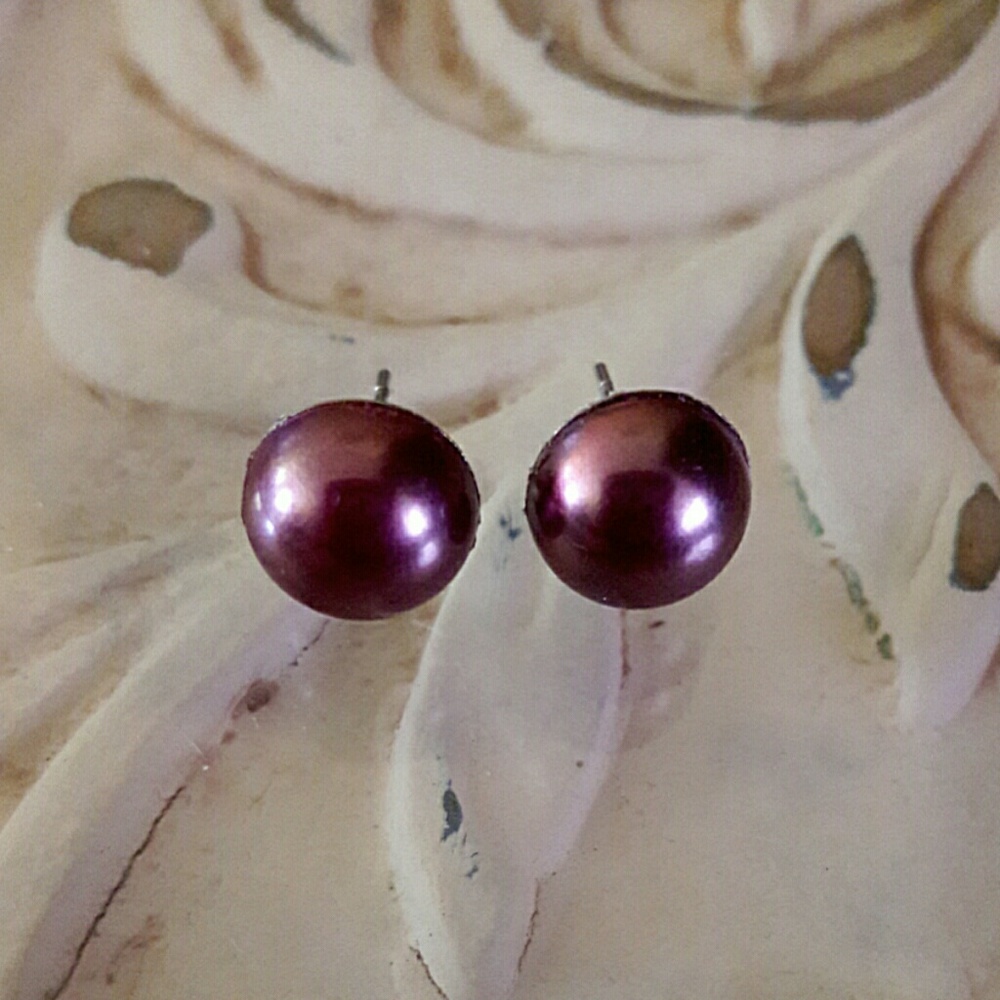 Brown (Mocha) pearl stud earrings