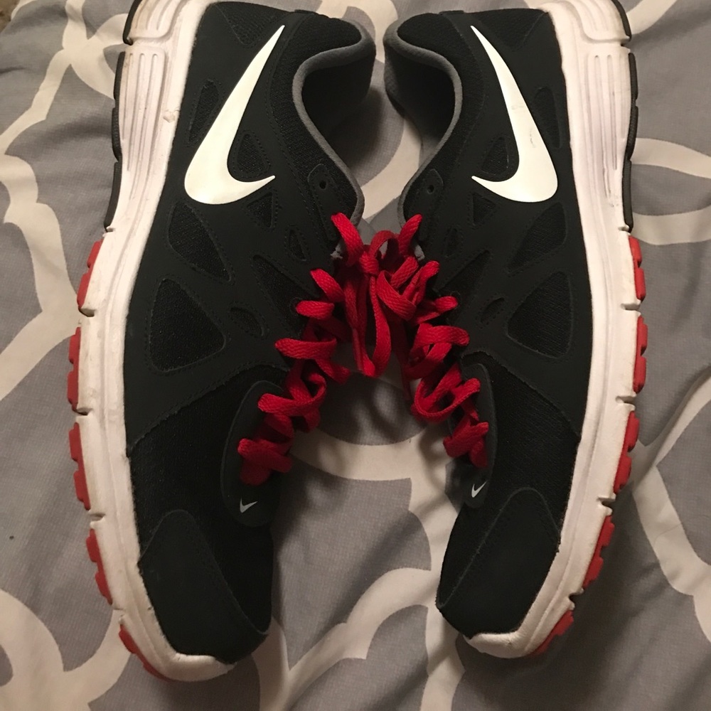 Men's Nike Revolution 2