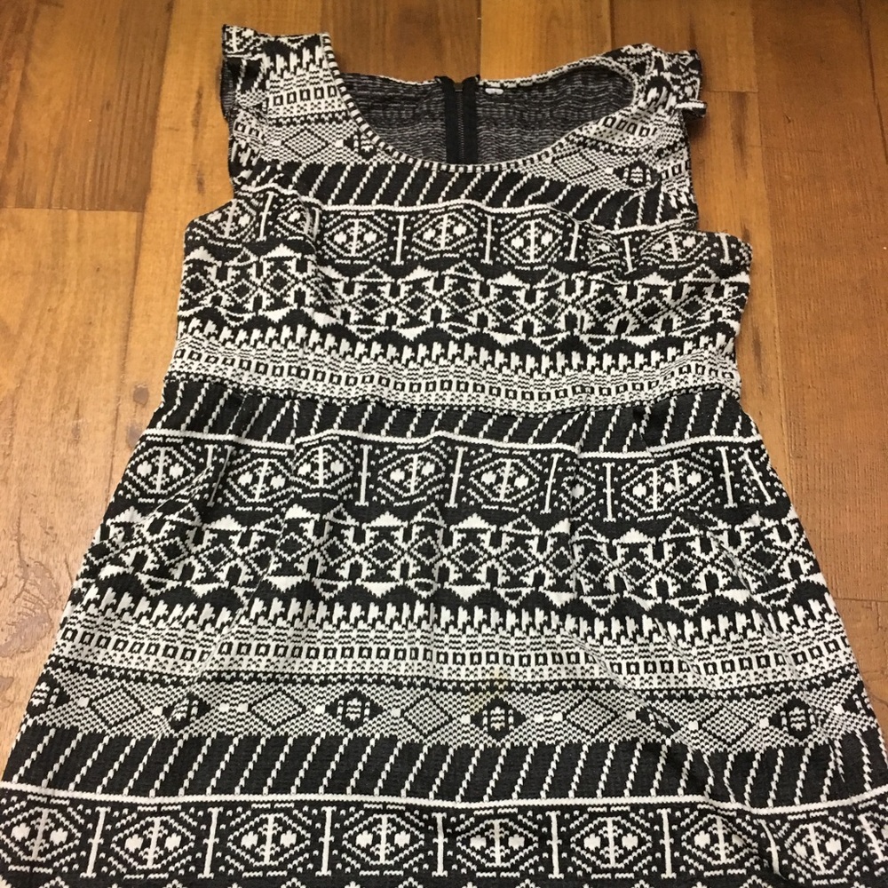 Tribal print flutter sleeve tunic