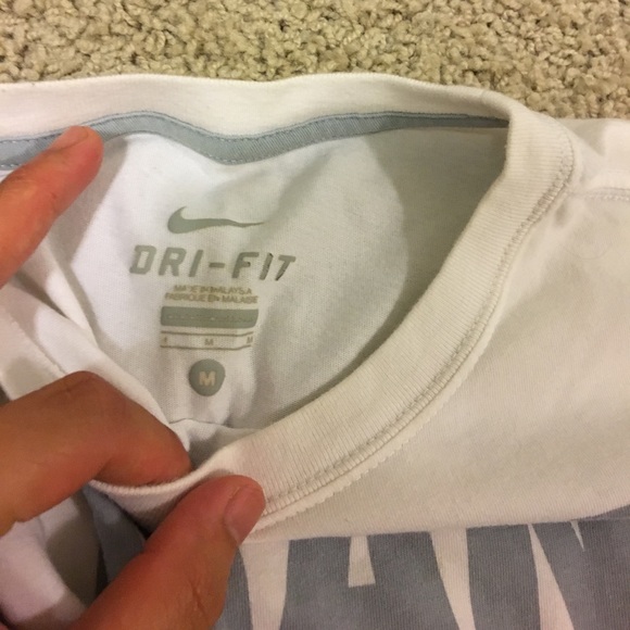 Nike men basketball t shirt - Picture 3 of 3