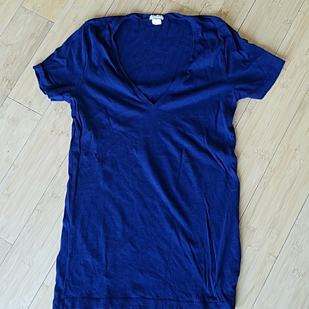 Navy blue vneck tshirt