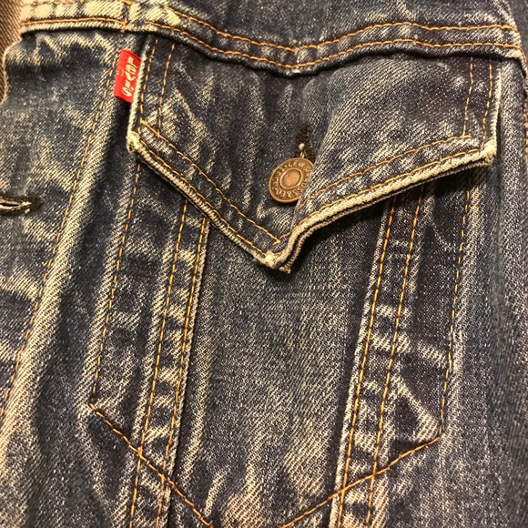 Authentic Levi Denim Jacket - Picture 4 of 5