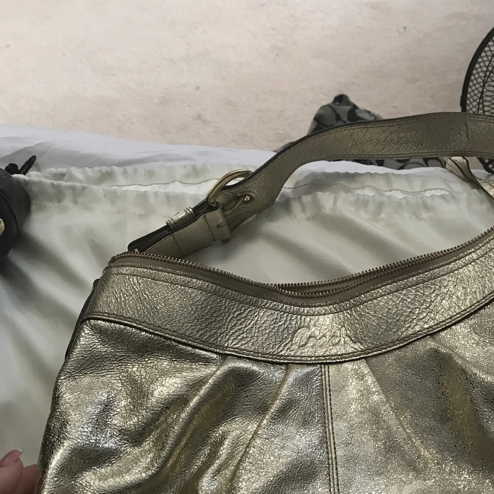 coach - gold - shoulder bag