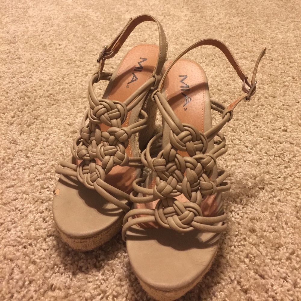 Mia Nude wedges