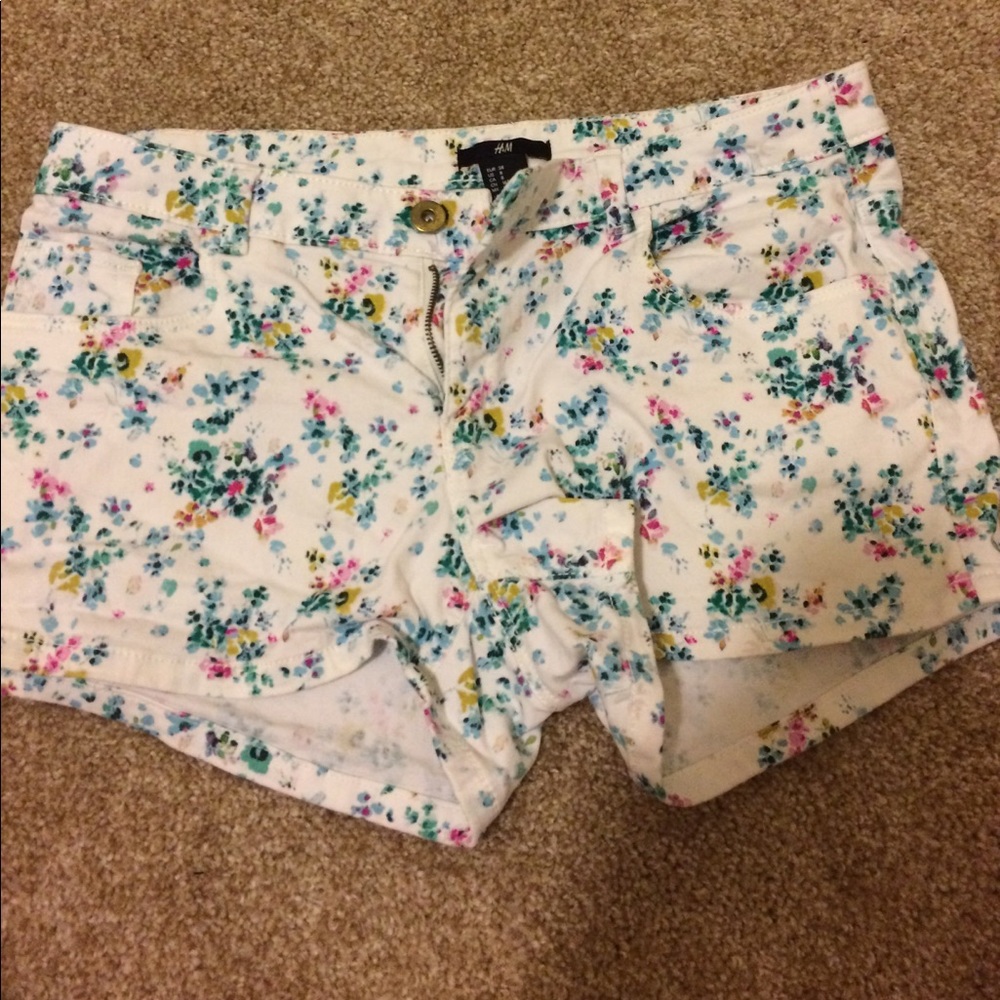 H&M flower shorts