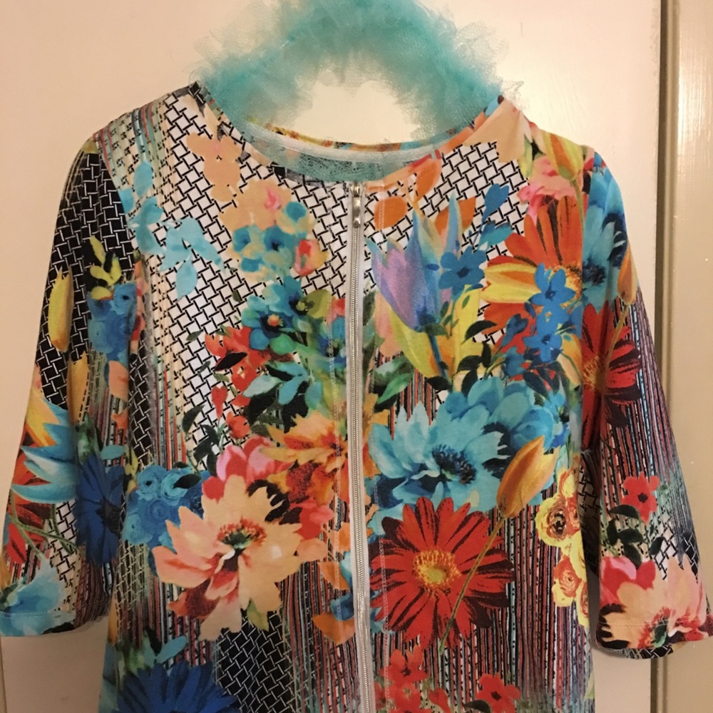 Zipper front blouse.