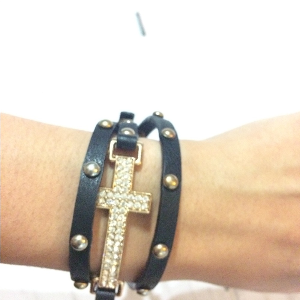 🎀Wrap around leather cross bracelet