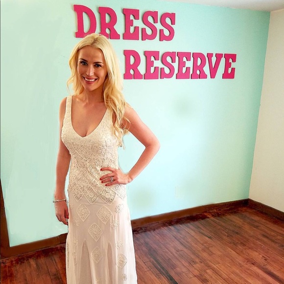 Meet your Posher, Natalie - Picture 2 of 5