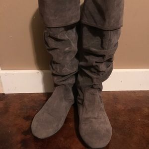 Grey slouch boots!! Size 8 and super cute