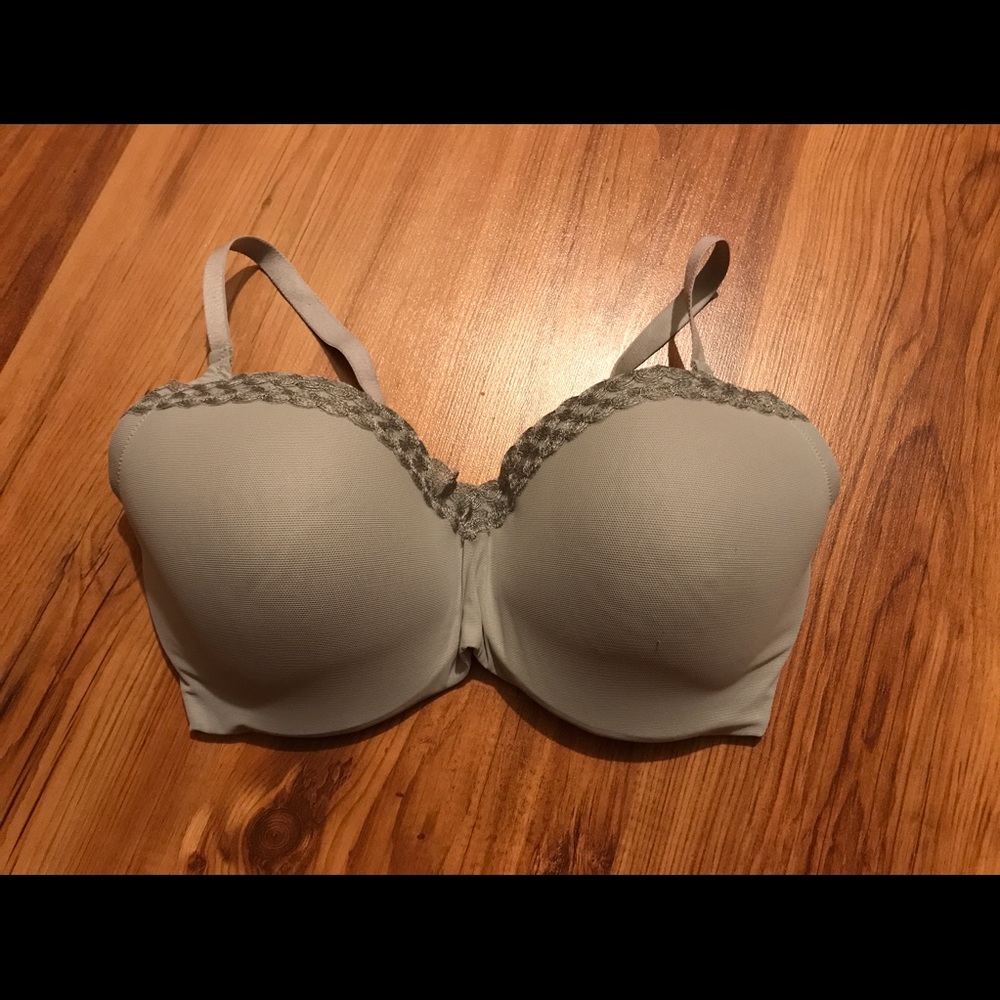Le mystery tres tisha bra.