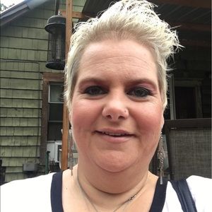 Meet your Posher, Leslie