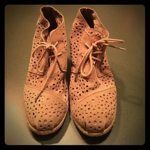 Toms Lace Up Wedge