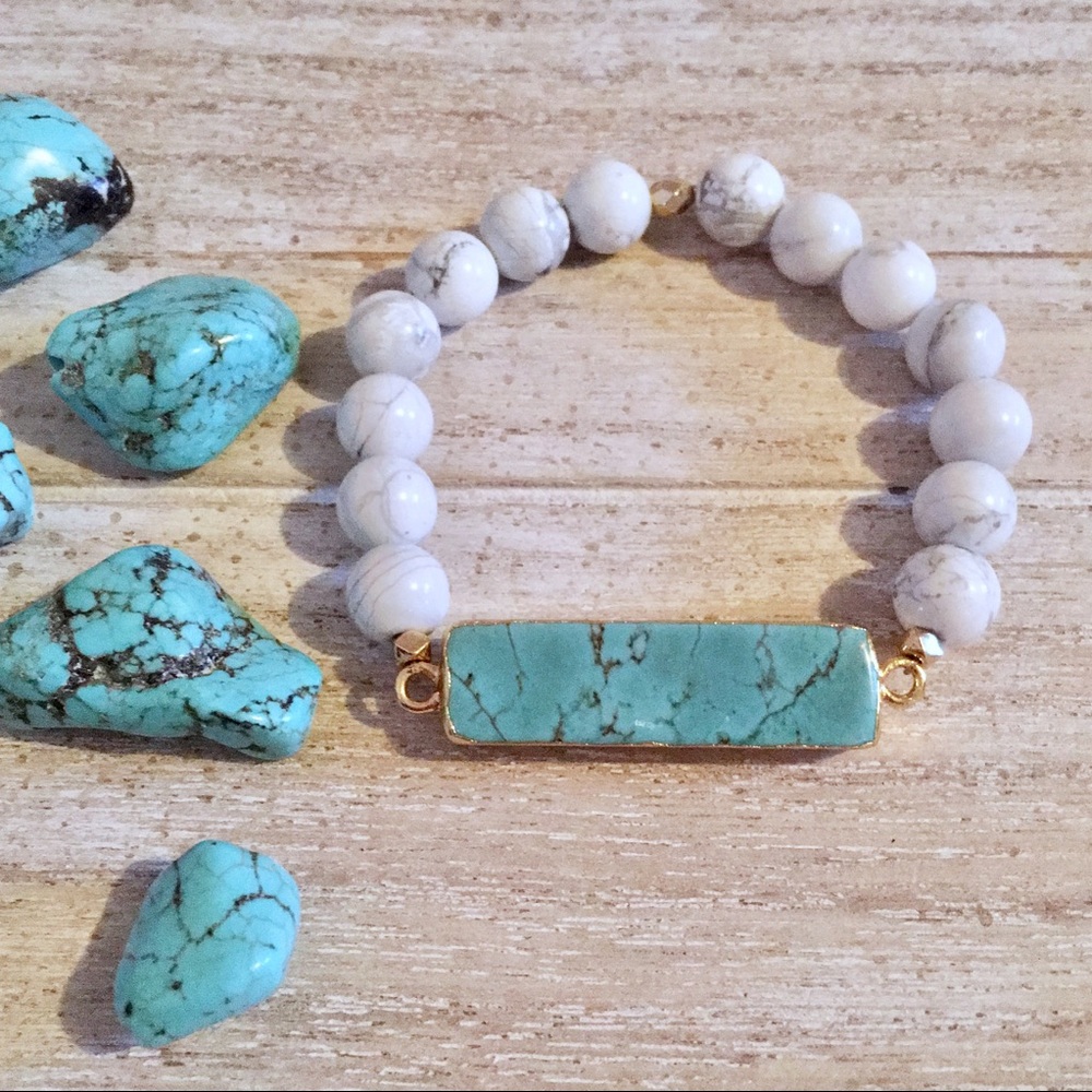 ☀️Boho Turquoise Howlite Stretch Bracelet☀️ - Picture 3 of 5