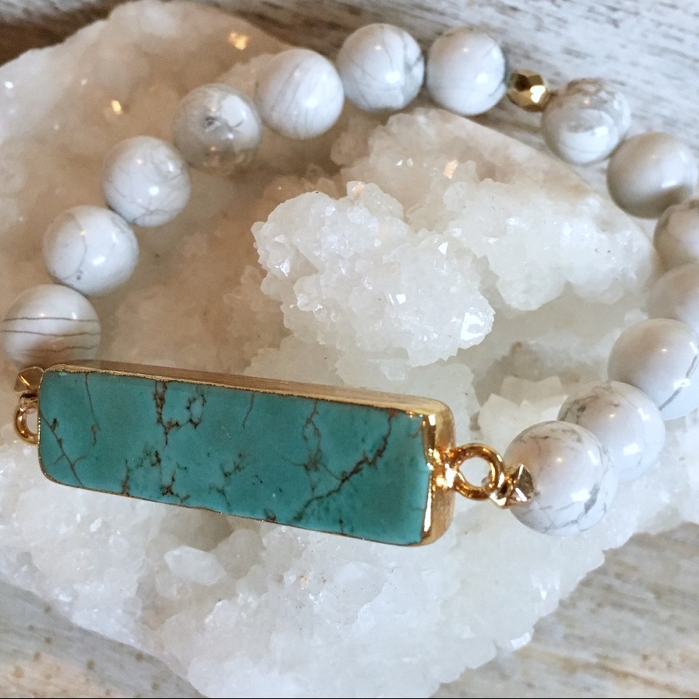 ☀️Boho Turquoise Howlite Stretch Bracelet☀️ - Picture 5 of 5