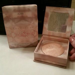 Urban Decay Naked Illuminated in Aura