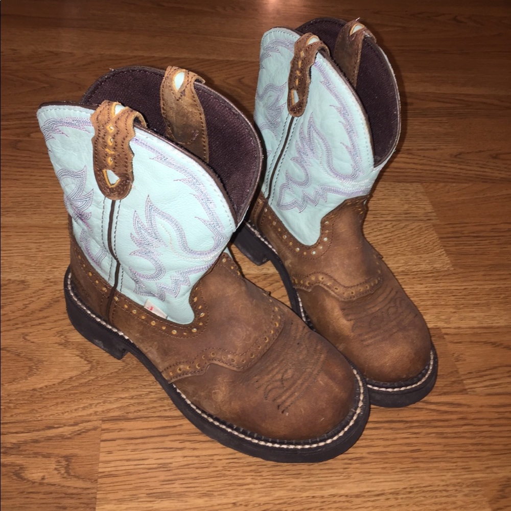 ✨PRICE DROP✨Cowgirl boots! 👢