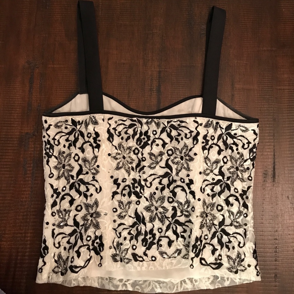 ‼️LAST DAY‼️🎉HP!🎉Tahari sequin and lace tank - Picture 2 of 6