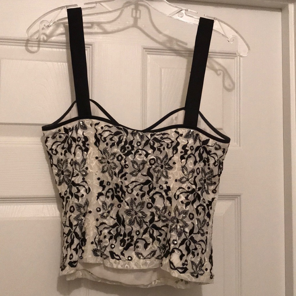 ‼️LAST DAY‼️🎉HP!🎉Tahari sequin and lace tank - Picture 4 of 6