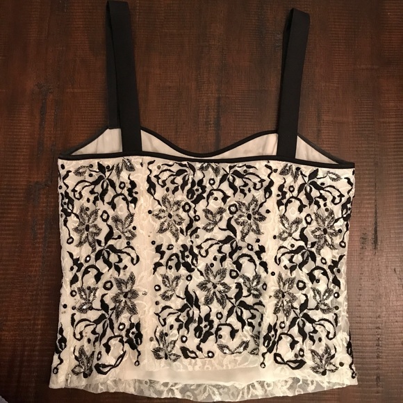 βΌοΈLAST DAYβΌοΈπHP!πTahari sequin and lace tank - Picture 2 of 6