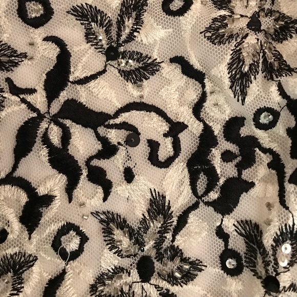 βΌοΈLAST DAYβΌοΈπHP!πTahari sequin and lace tank - Picture 6 of 6