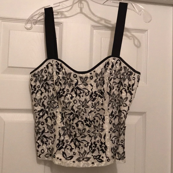 βΌοΈLAST DAYβΌοΈπHP!πTahari sequin and lace tank - Picture 3 of 6