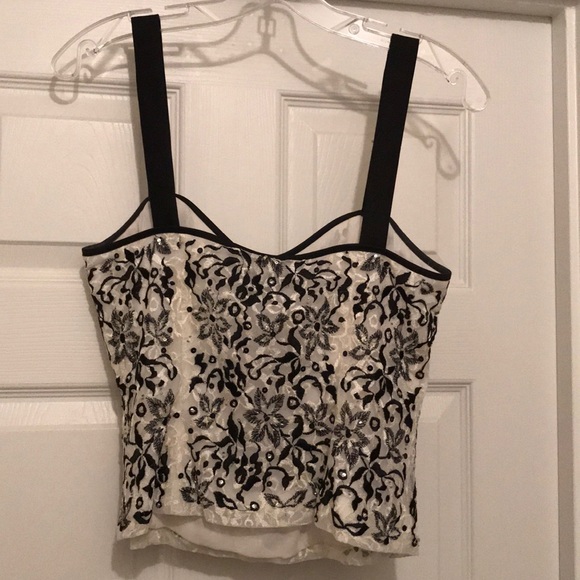 βΌοΈLAST DAYβΌοΈπHP!πTahari sequin and lace tank - Picture 4 of 6