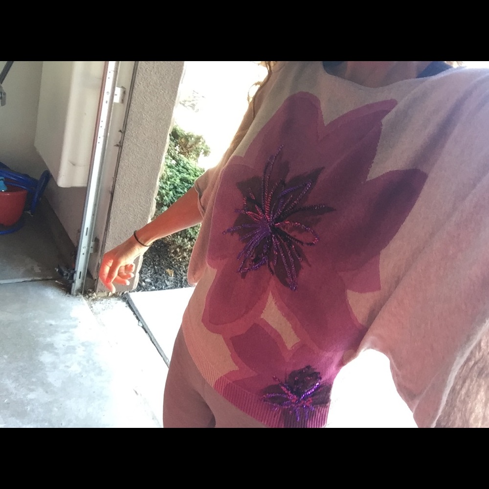 Super cute sweater, only worn twice!