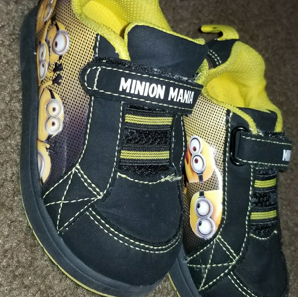 Toddler boys size 8 shoe lot, minions, star wars